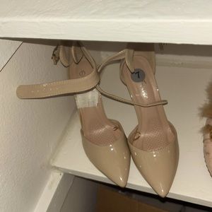 Crème Color heels